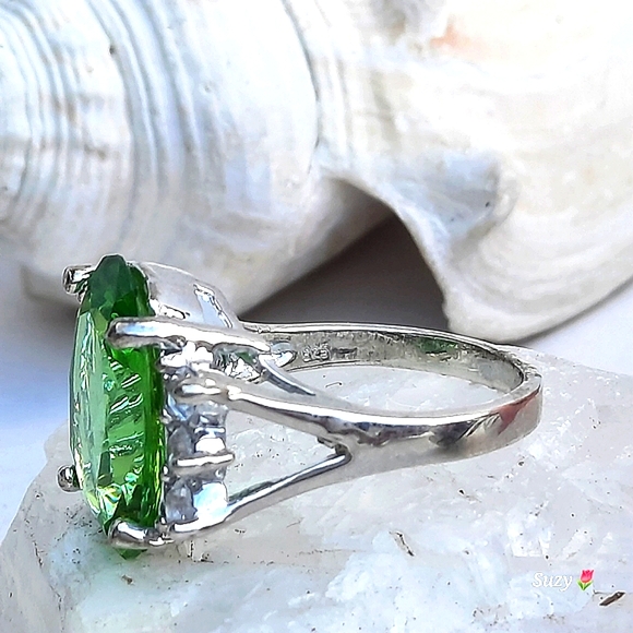 Cocktail Ring, Oval Peridot Green, 925 Silver Stamped 925 - Picture 6 of 7